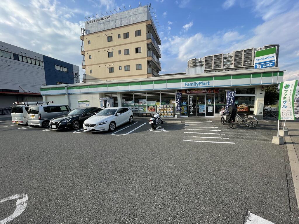 コンビニ　ファミリーマートグランキコーナ西淀川／S店（コンビニ）まで241m