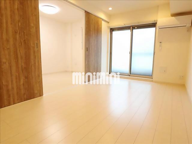 居室・リビング　とても明るいお部屋です。
