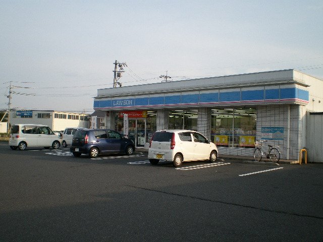 コンビニ　ローソン　津山高野店（コンビニ）まで239m
