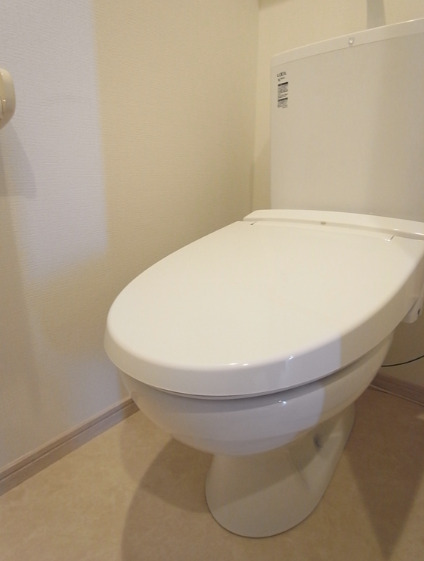 トイレ　落ち着いた色調のトイレです