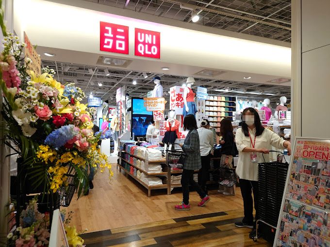 ショッピングセンター　ユニクロ ヨドバシAkiba店（ショッピングセンター）まで385m