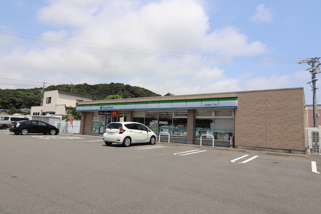 コンビニ　ファミリーマート 牧之原静波一丁目店（コンビニ）まで293m