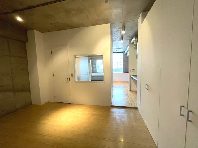 居室・リビング　イメージとして同マンション他部屋を表示しています