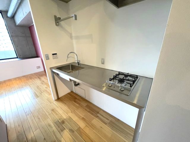 キッチン　イメージとして同マンション他部屋を表示しています