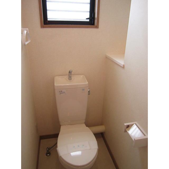 トイレ　トイレ窓あります