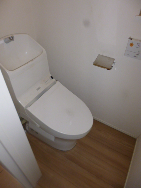 ＪＲ総武線 西荻窪駅 徒歩15分 2階建 築13年のトイレ写真