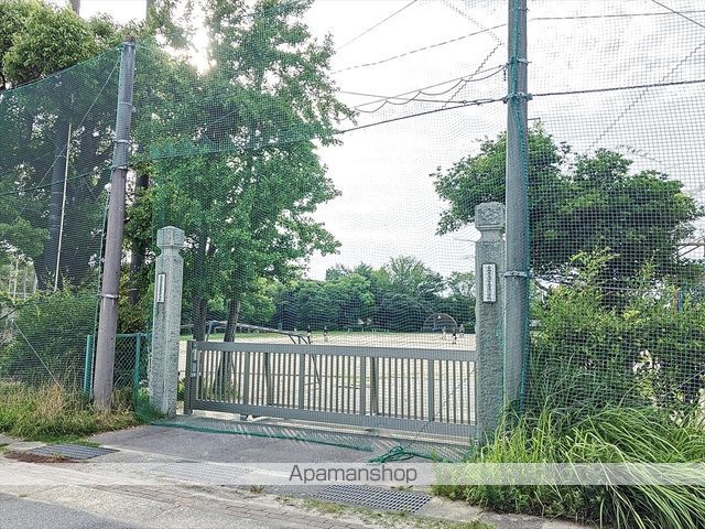 小学校　吉浜小学校（小学校）まで794m