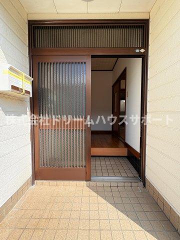 曽根田貸家の玄関写真