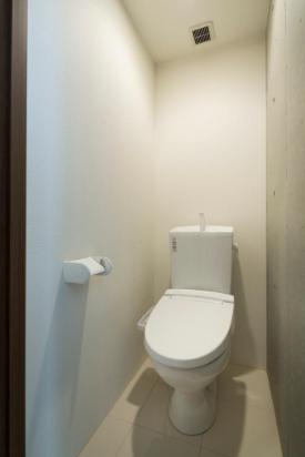 ＪＲ総武線 中野駅 徒歩10分 4階建 築11年のトイレ写真
