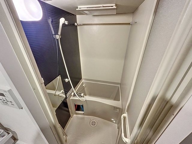 バス・シャワールーム　同物件別部屋写真