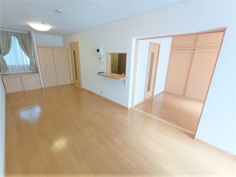 居室・リビング　家電・家具付きのお部屋です。