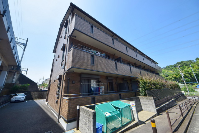 建物外観　～駅近で好立地～