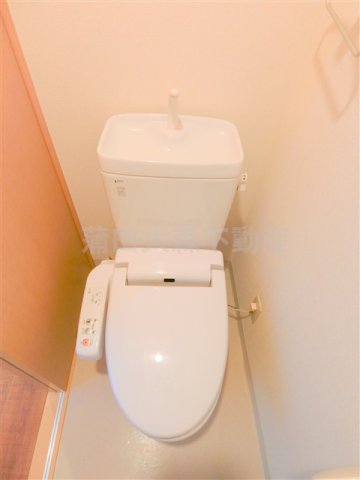 トイレ　温水洗浄便座付きのトイレ