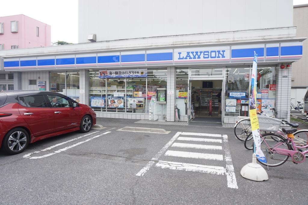 コンビニ　ローソン 足立谷在家店（コンビニ）まで216m