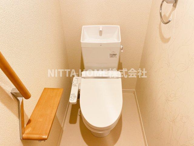 トイレ　もちろんウォシュレット付きのトイレですよ＊