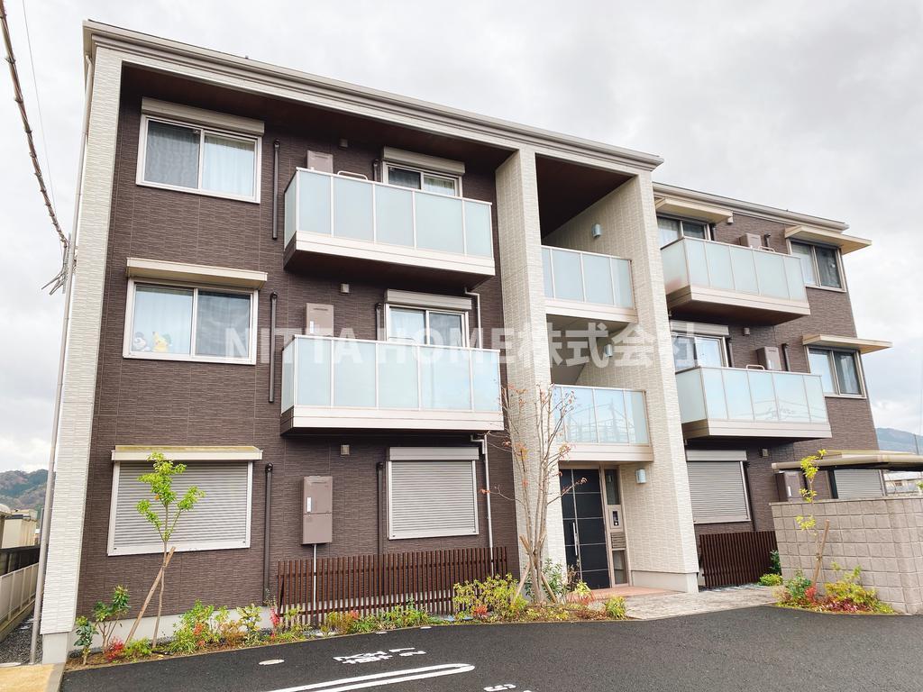 建物外観　インターネット＆駐車場無料◇オートロック付き◎外部物置もあり