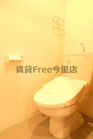 ＪＲ大阪環状線 桃谷駅 徒歩9分 3階建 築8年のトイレ写真