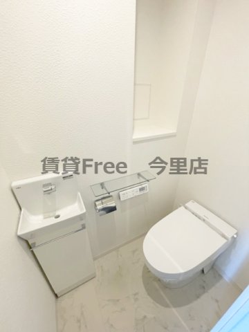 地下鉄長堀鶴見緑地線 玉造駅 徒歩2分 9階建 築9年のトイレ写真