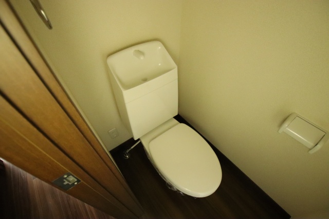 トイレ　※別室の参考写真の為、現況優先です。