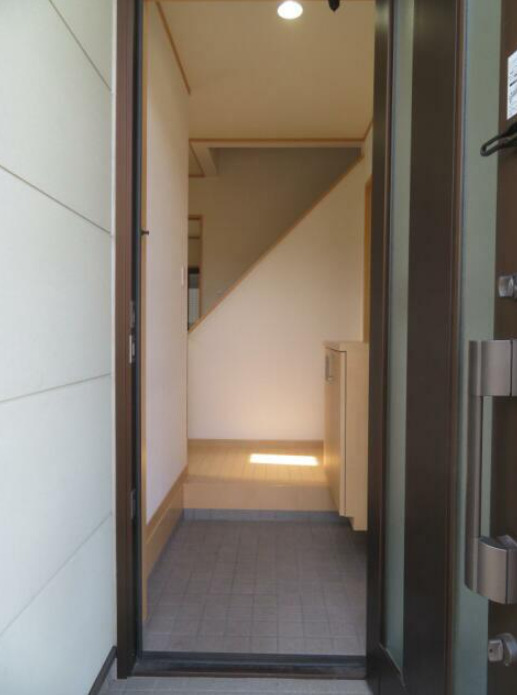 南畝町井上貸家の玄関写真