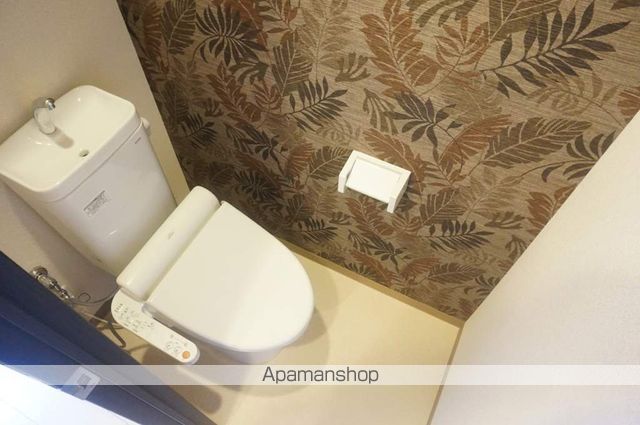地下鉄中央線 深江橋駅 徒歩5分 3階建 築13年のトイレ写真