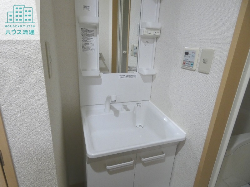 洗面設備　※別号室の写真になります。