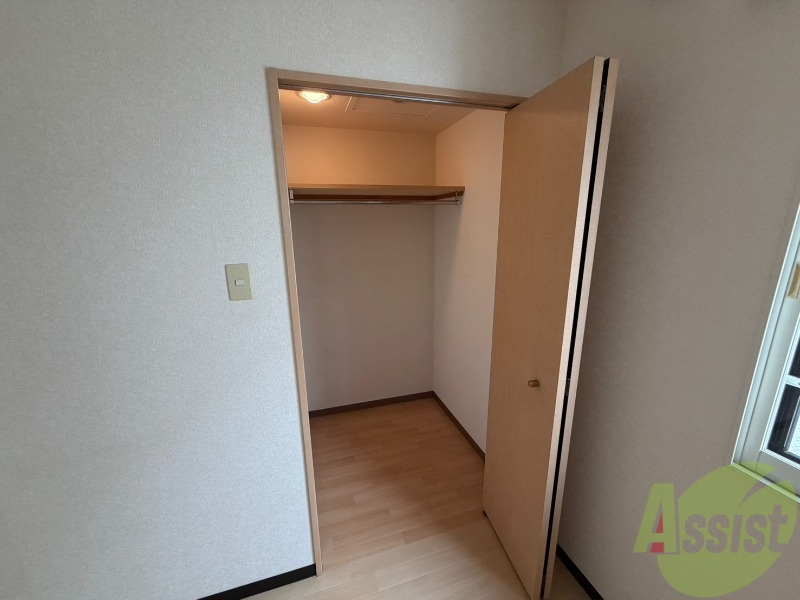 収納　寝室の収納です。部屋がすっきり片付きます。