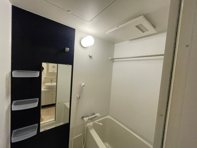 バス・シャワールーム　(参考)同マンション別間取り他部屋の写真（間取り図が正）