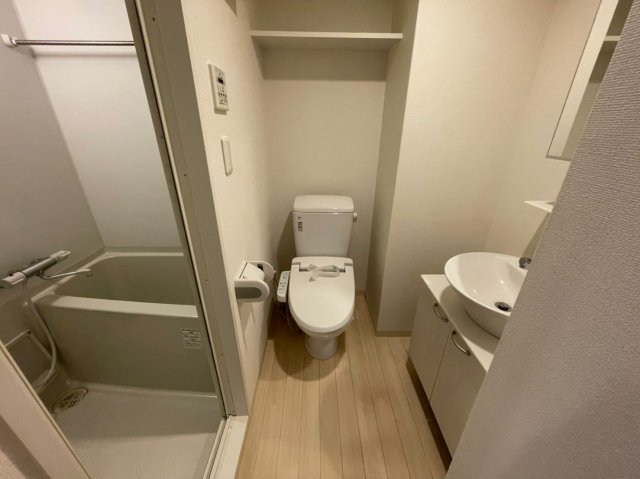 トイレ　(参考)同マンション別間取り他部屋の写真（間取り図が正）