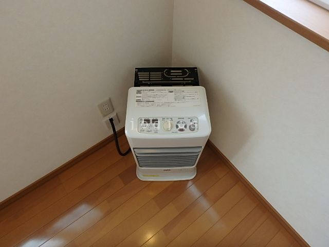 その他設備　冬はあったか石油ストーブです。