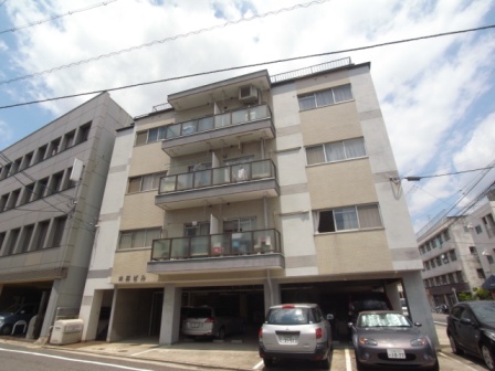 広島市中区東千田町のマンションの建物外観