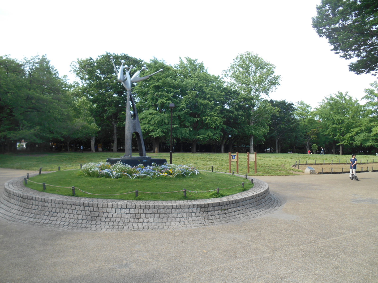 【エスポワール石神井　Ａ棟の公園】