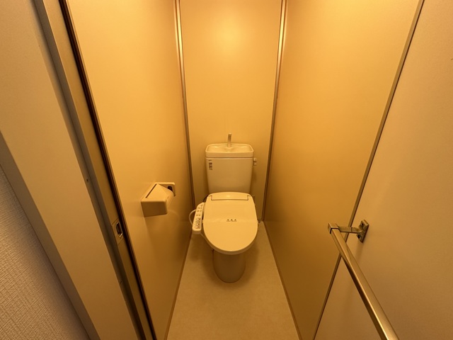 【高槻市西冠のマンションのトイレ】
