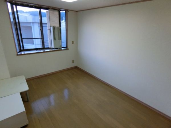 阪急箕面線 箕面駅 徒歩22分 4階建 築37年の居間写真
