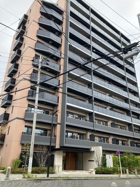 足立区東綾瀬のマンションの建物外観