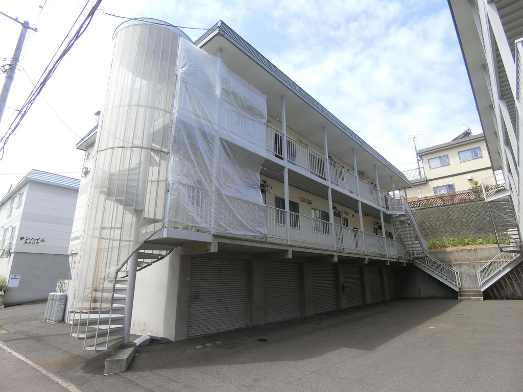 札幌市清田区平岡四条のアパートの建物外観