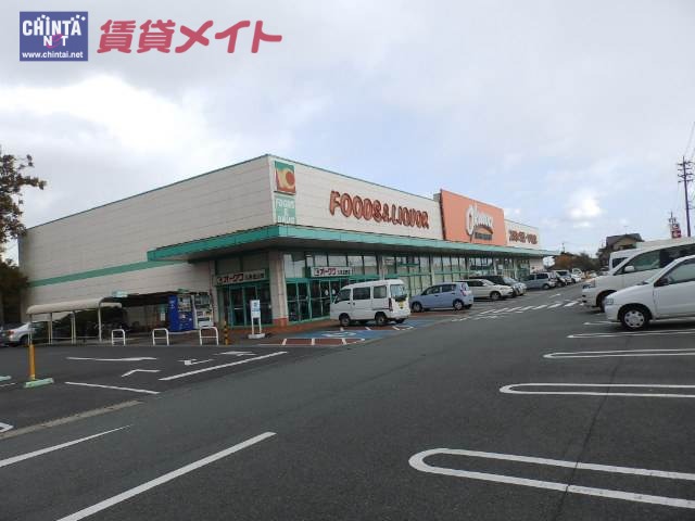 【津市庄田町のアパートのスーパー】