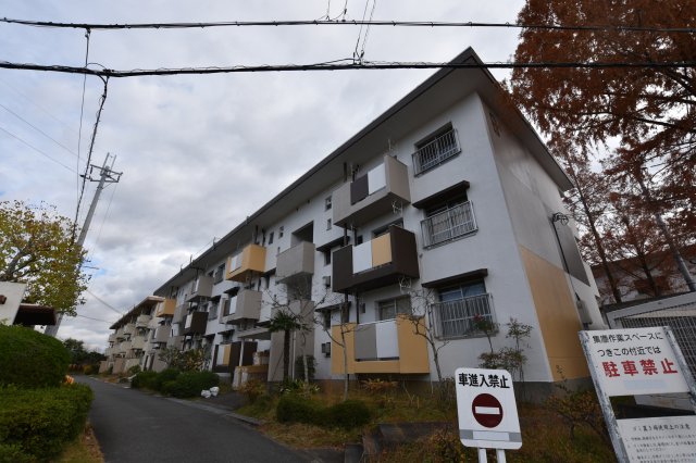 大阪狭山市大野台のマンションの建物外観