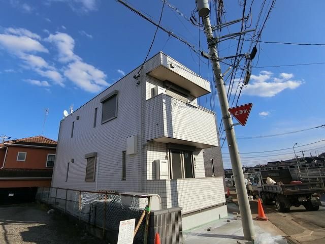 四街道市鹿渡のアパートの建物外観