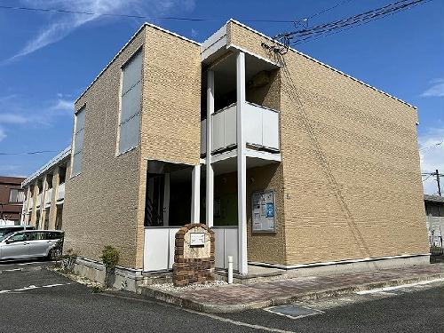 レオパレスシュエットの建物外観