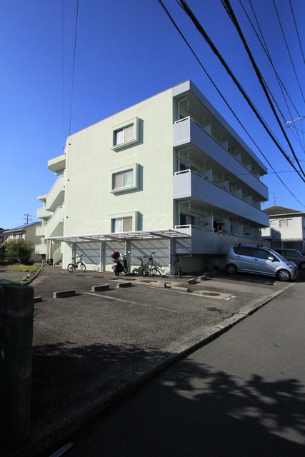 【松山市南梅本町のマンションの建物外観】