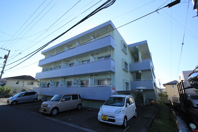 【松山市南梅本町のマンションの建物外観】