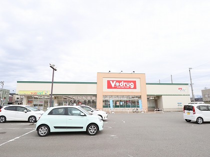 ドラックストア　V-drug（ドラッグストア）まで243m