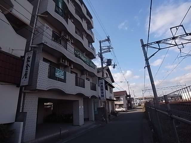 加古川市平岡町新在家のマンションの建物外観