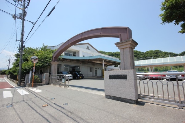 【スカイハイツ新田の小学校】