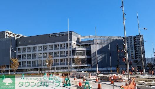 【中央区晴海のマンションの小学校】