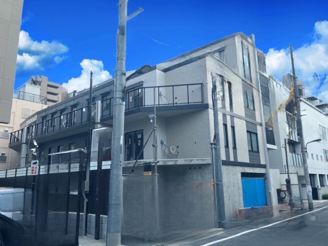 【アルカンシエル新宿大京町の建物外観】