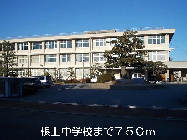 【ソルレヴェンテIIの中学校】