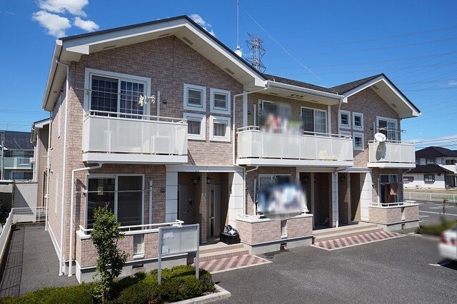 太田市西新町のアパートの建物外観