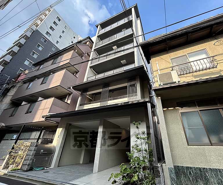 【京都市下京区上平野町のマンションの建物外観】